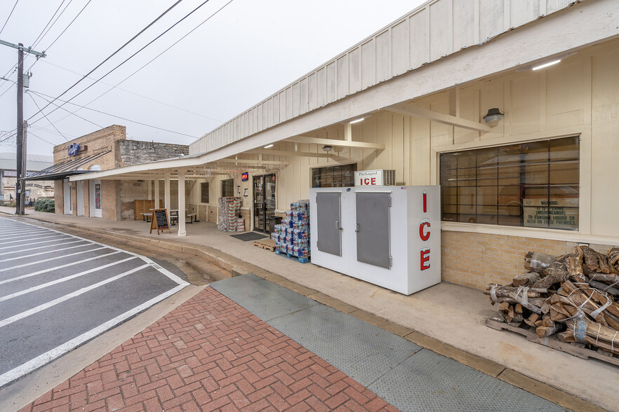 1017 Main St, Liberty Hill, TX à vendre - Photo du bâtiment - Image 3 de 21