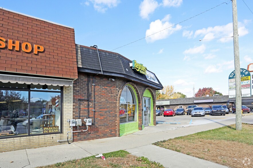 25205 Gratiot Ave, Roseville, MI à vendre - Photo du bâtiment - Image 3 de 7