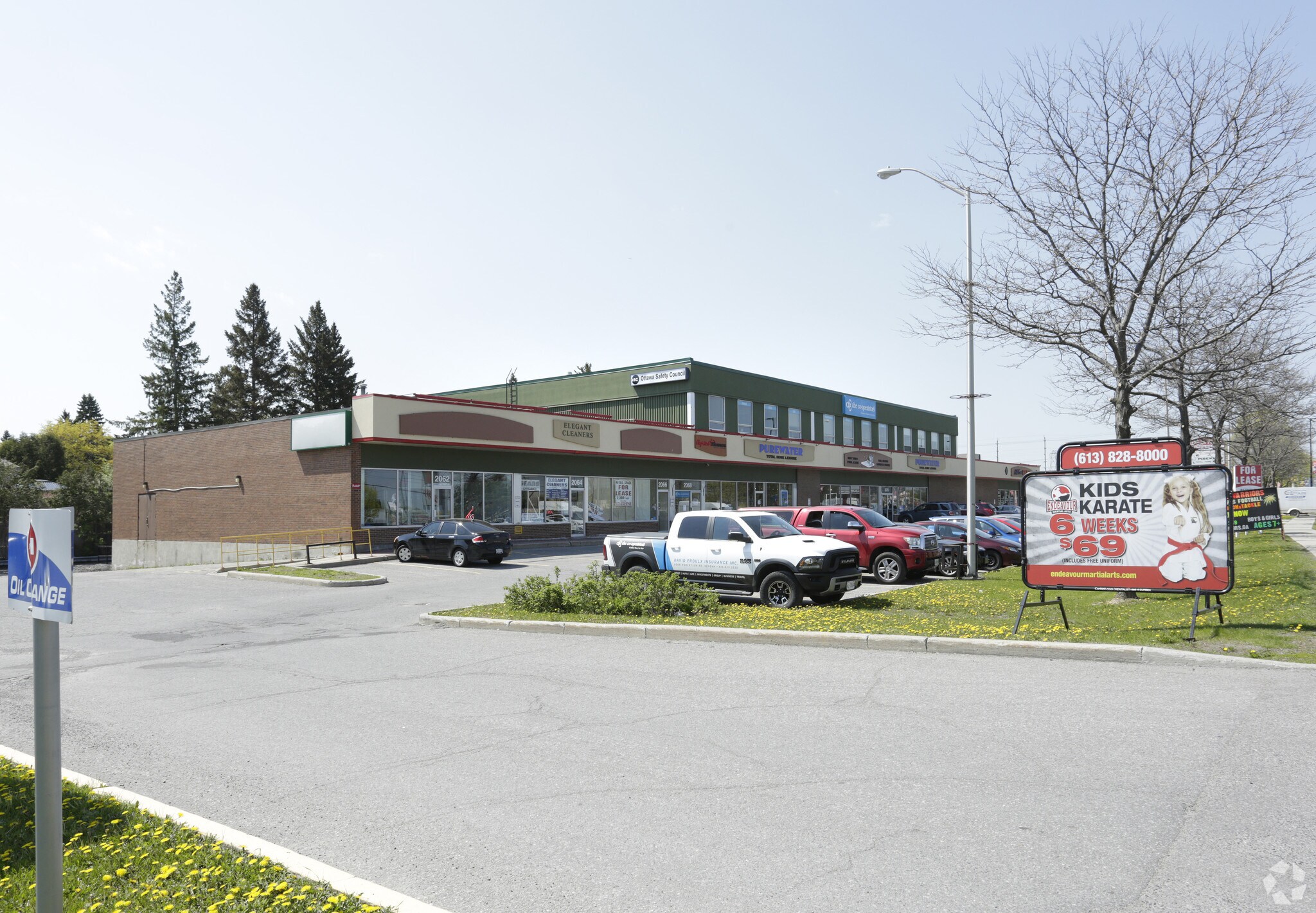 2062-2072 Robertson Rd, Nepean, ON for lease Primary Photo- Image 1 of 4