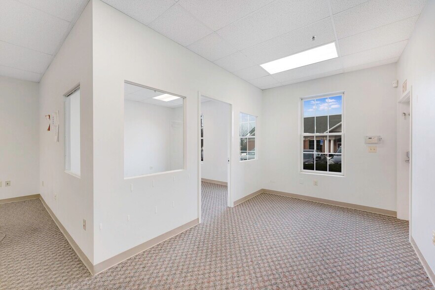 6134-6138 Redwood Square Ctr, Centreville, VA à vendre - Photo intérieure - Image 2 de 10