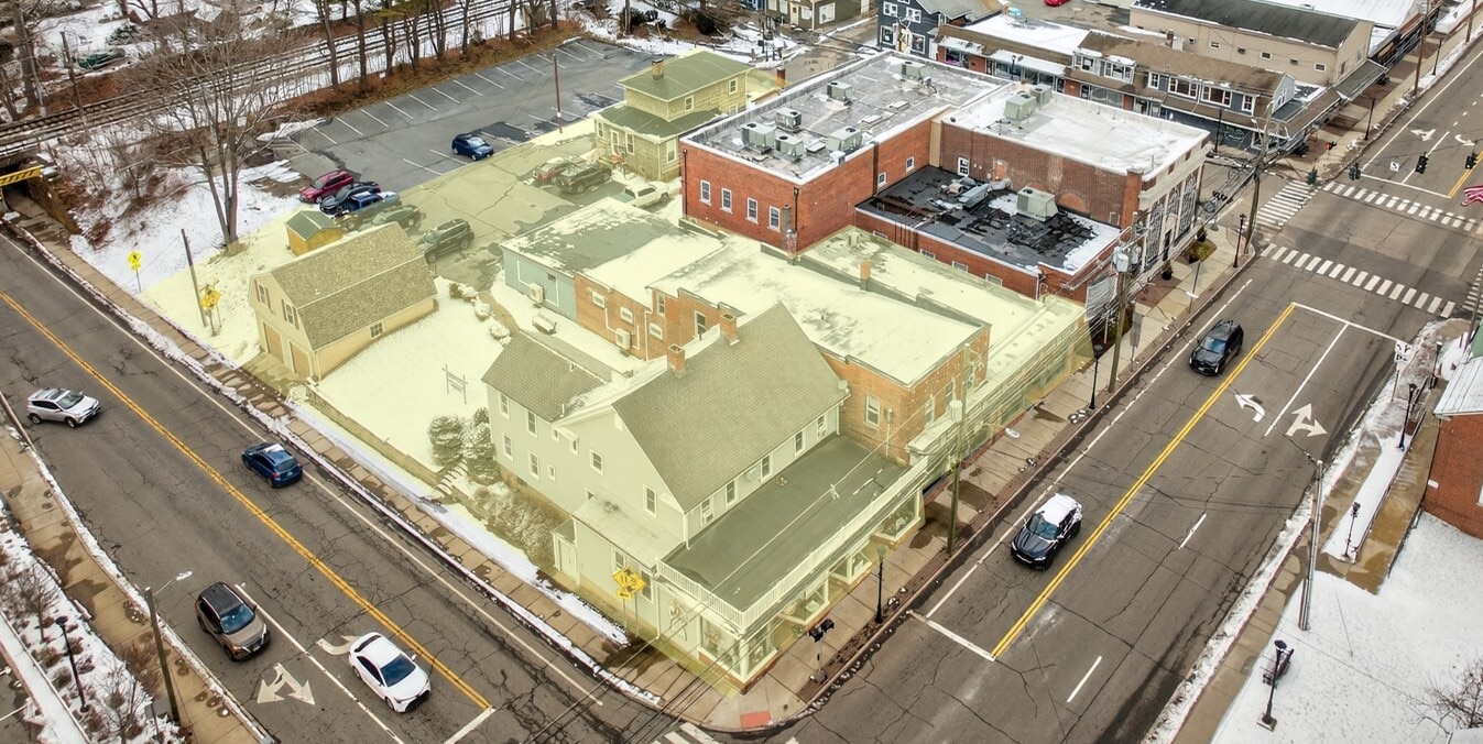 5-13 W Main St, Clinton, CT for sale Primary Photo- Image 1 of 28