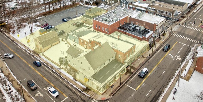 More details for 5-13 W Main St, Clinton, CT - Retail for Sale