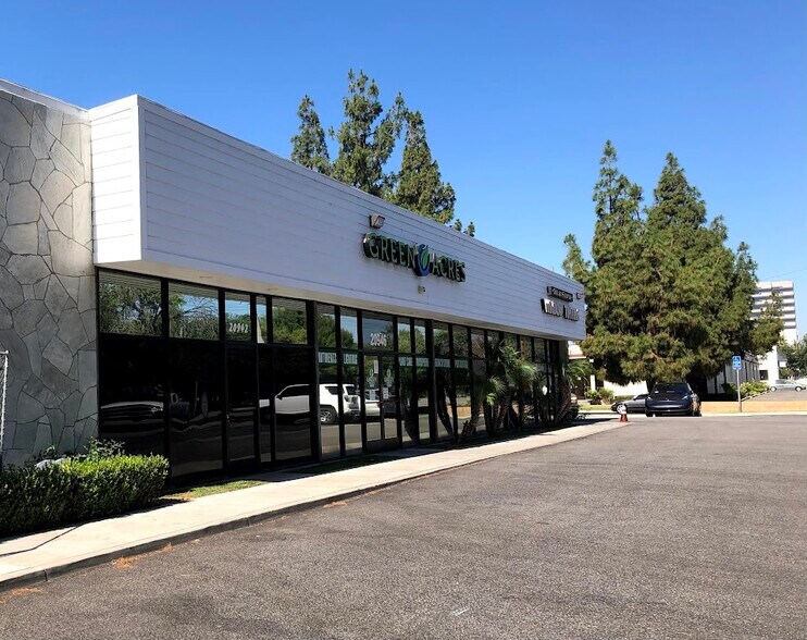 20934-20950 Victory Blvd, Woodland Hills, CA à louer - Photo du bâtiment - Image 3 de 9