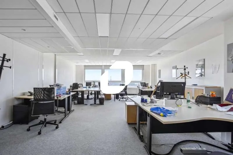 Office in Courbevoie for lease Interior Photo- Image 1 of 14