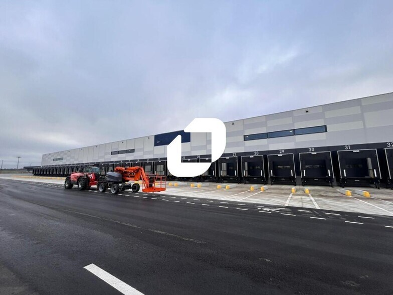 Industrial in Colombier-Saugnieu for lease - Building Photo - Image 2 of 29