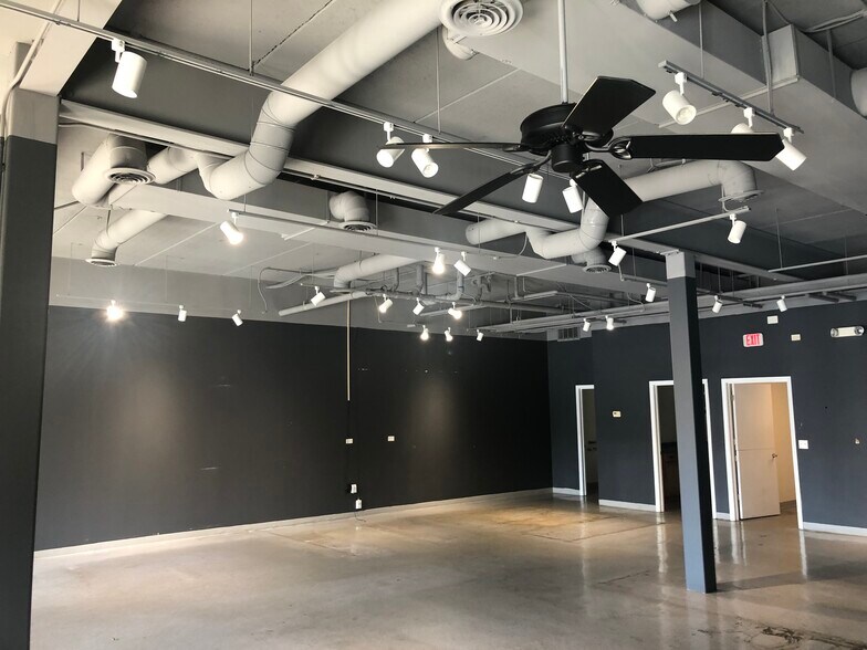 1100 E Washington St, Grayslake, IL à louer - Photo du bâtiment - Image 3 de 8