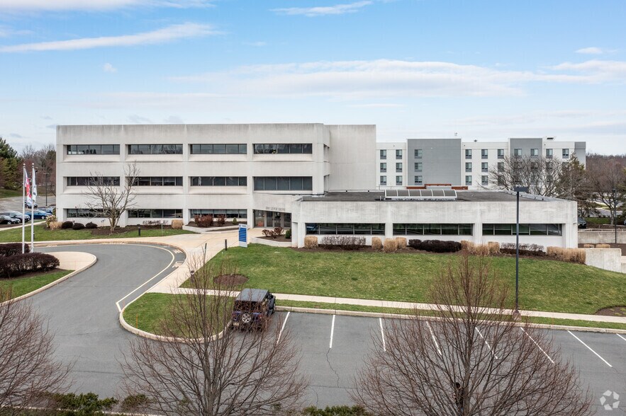 1000 Lenox Dr, Lawrenceville, NJ à louer - Photo du bâtiment - Image 2 de 6
