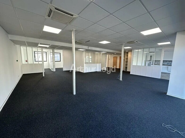Office in Reims for lease - Interior Photo - Image 2 of 6