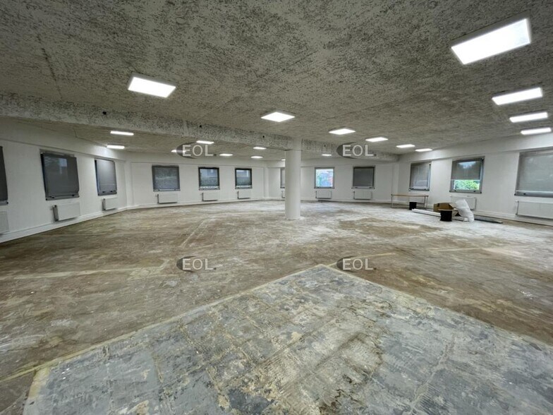 Flex dans Nanterre à louer - Photo du bâtiment - Image 2 de 6