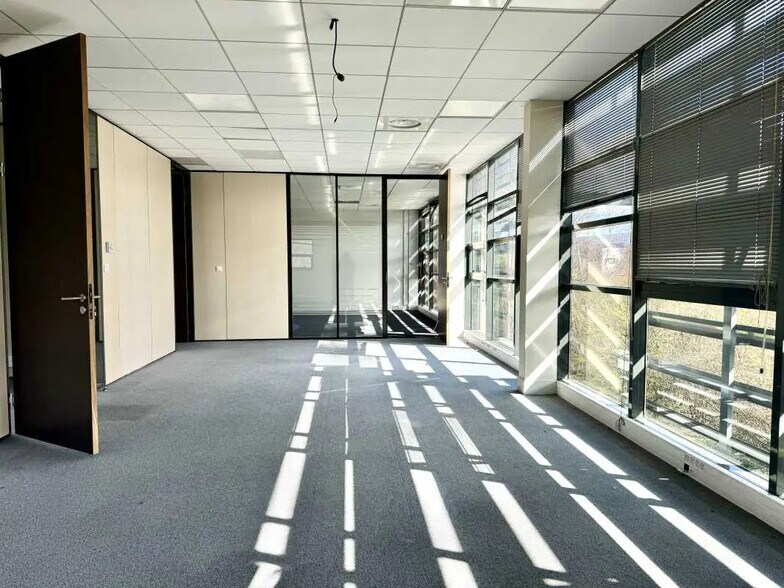 Bureau dans Saint-Priest à louer - Photo intérieure - Image 3 de 111