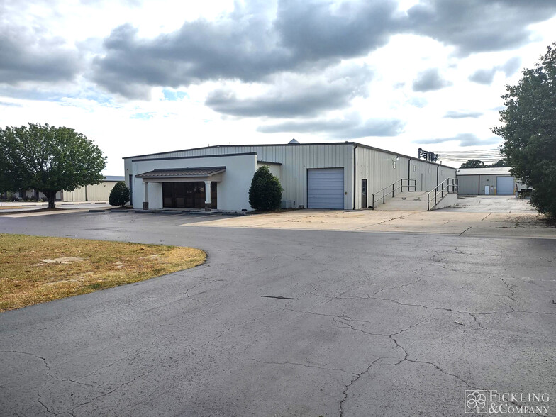 947 Carl Vinson Pky, Centerville, GA for lease - Building Photo - Image 1 of 6