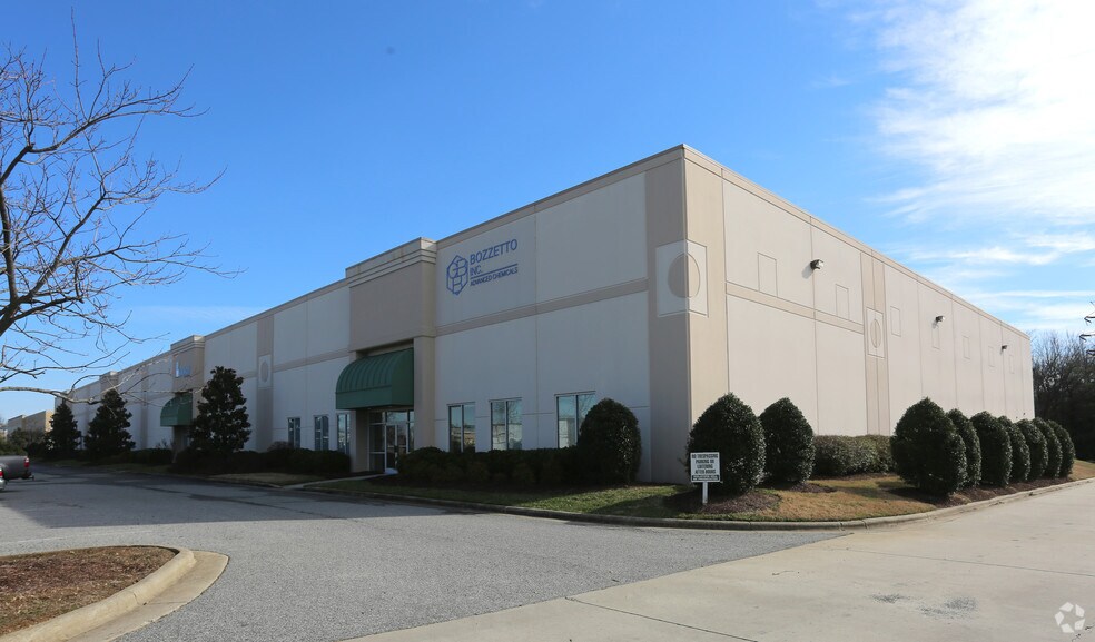 214 E JJ Dr, Greensboro, NC à louer - Photo principale - Image 1 de 9