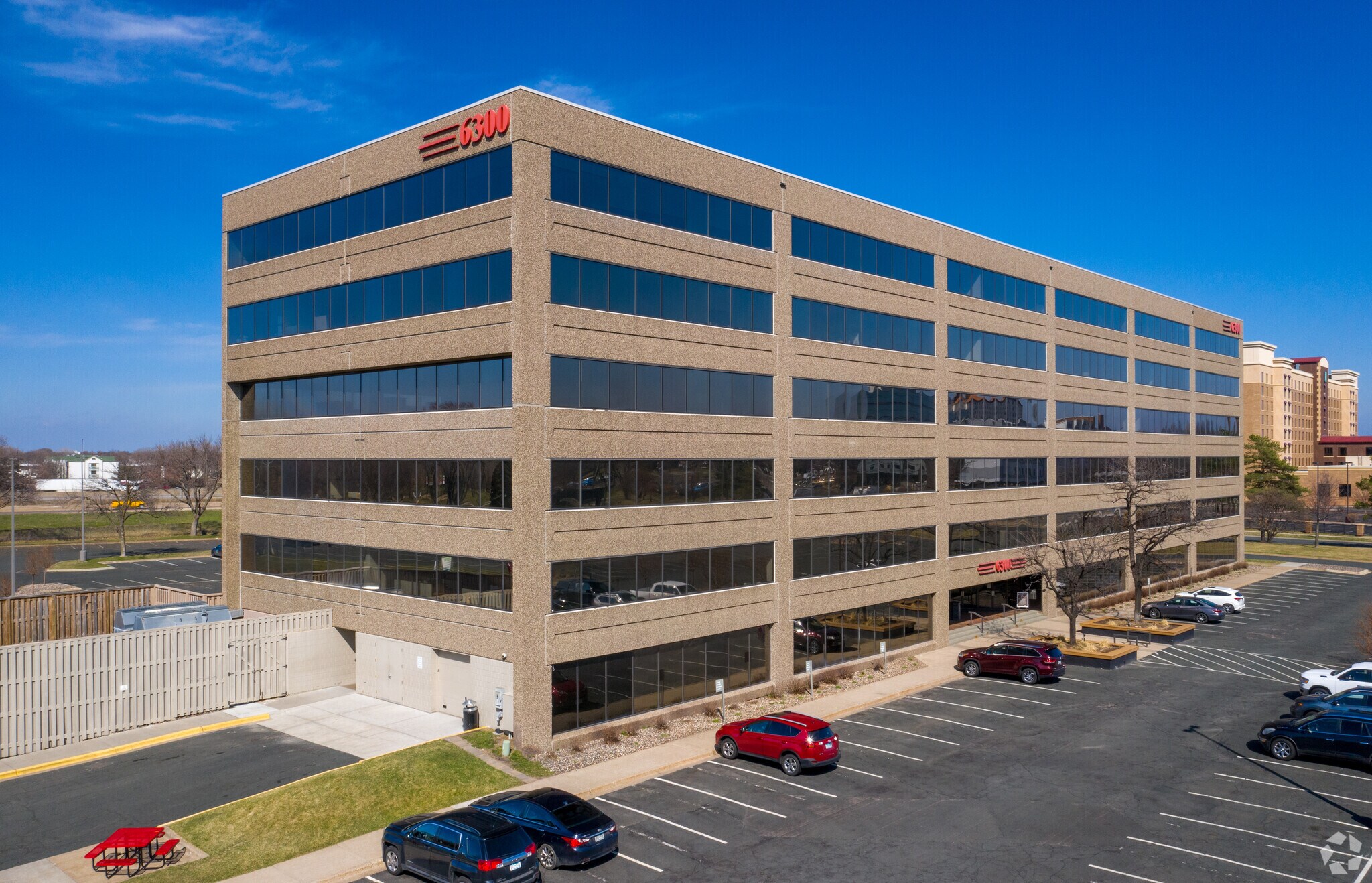 6300 Shingle Creek Pky, Brooklyn Center, MN for lease Building Photo- Image 1 of 6