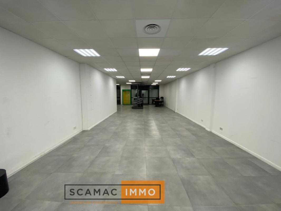 Retail in Aix-en-Provence for lease Interior Photo- Image 1 of 5