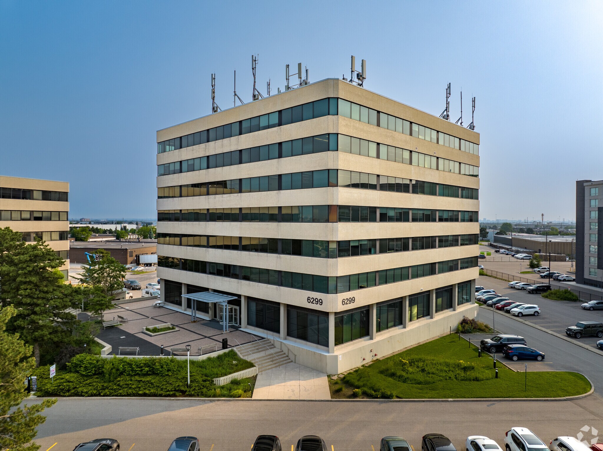 6299 Airport Rd, Mississauga, ON à louer Photo du bâtiment- Image 1 de 10
