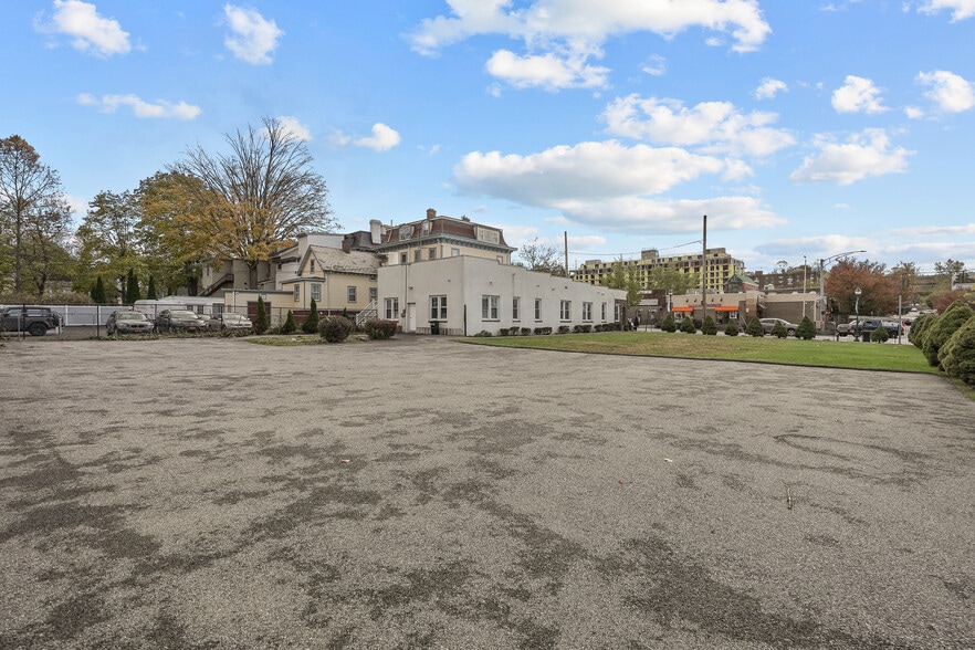 1102-1106 Main St, Peekskill, NY for sale - Primary Photo - Image 1 of 24