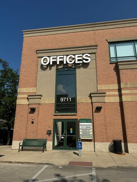 9711 Skokie Blvd, Skokie, IL for lease - Building Photo - Image 2 of 2