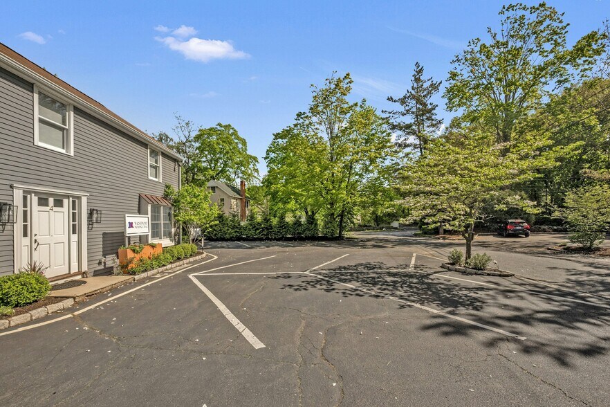 4 Whitney Street Ext, Westport, CT à vendre - Photo du bâtiment - Image 3 de 41