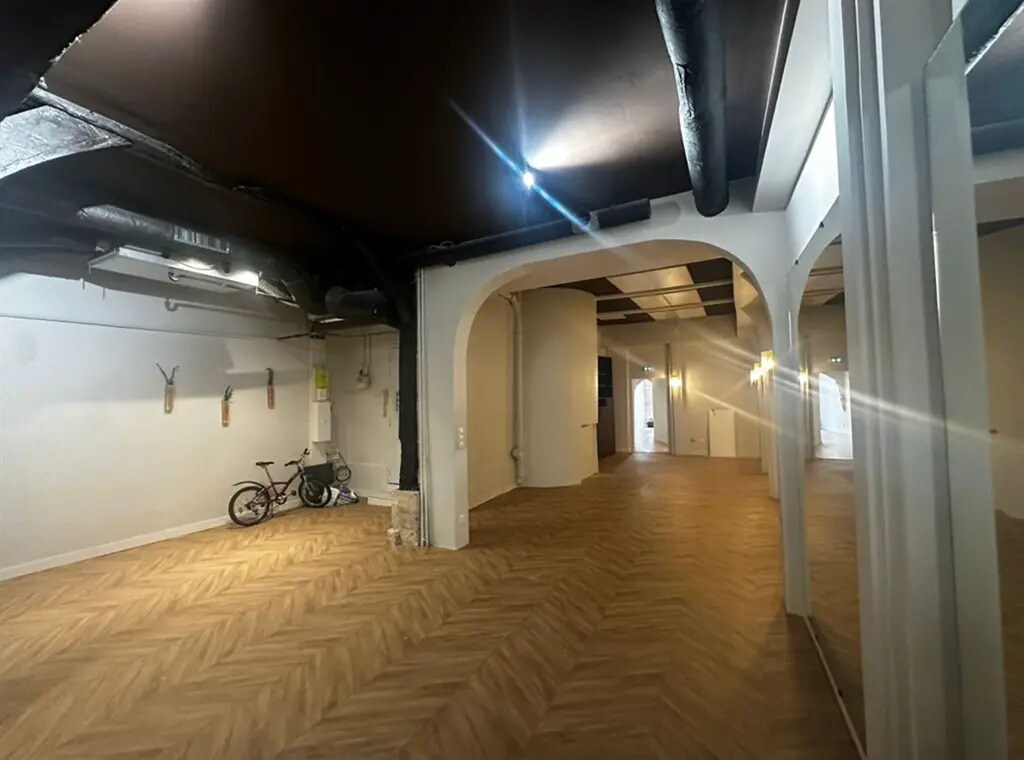 40 Rue Croix Des Petits Champs, Paris for sale Interior Photo- Image 1 of 8