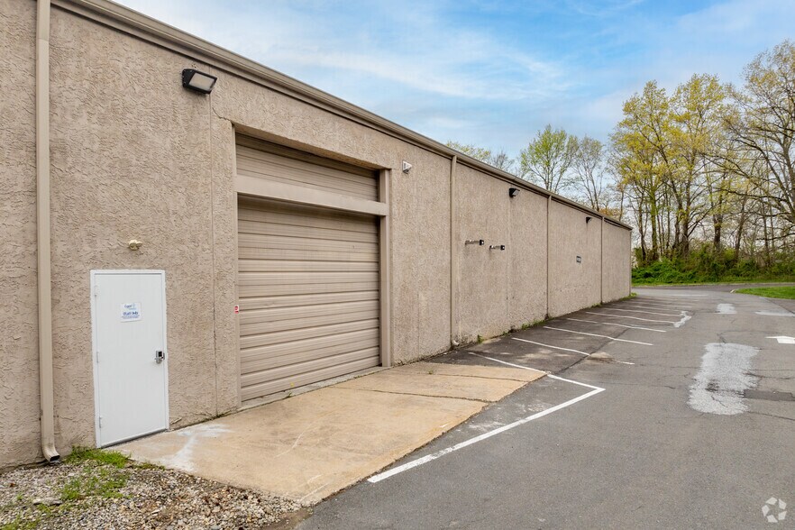 4054 Quakerbridge Rd, Mercerville, NJ à vendre - Photo du bâtiment - Image 3 de 4
