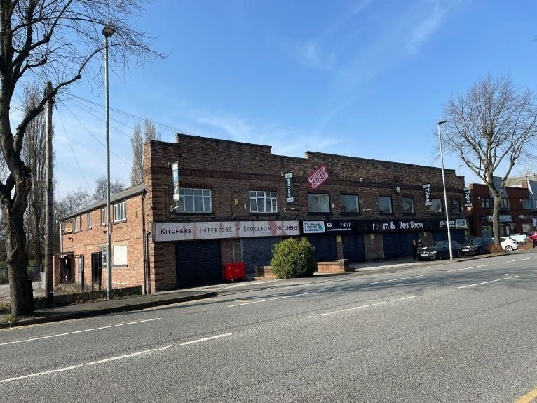 348-350 Wilderspool Causeway, Warrington for lease Primary Photo- Image 1 of 3