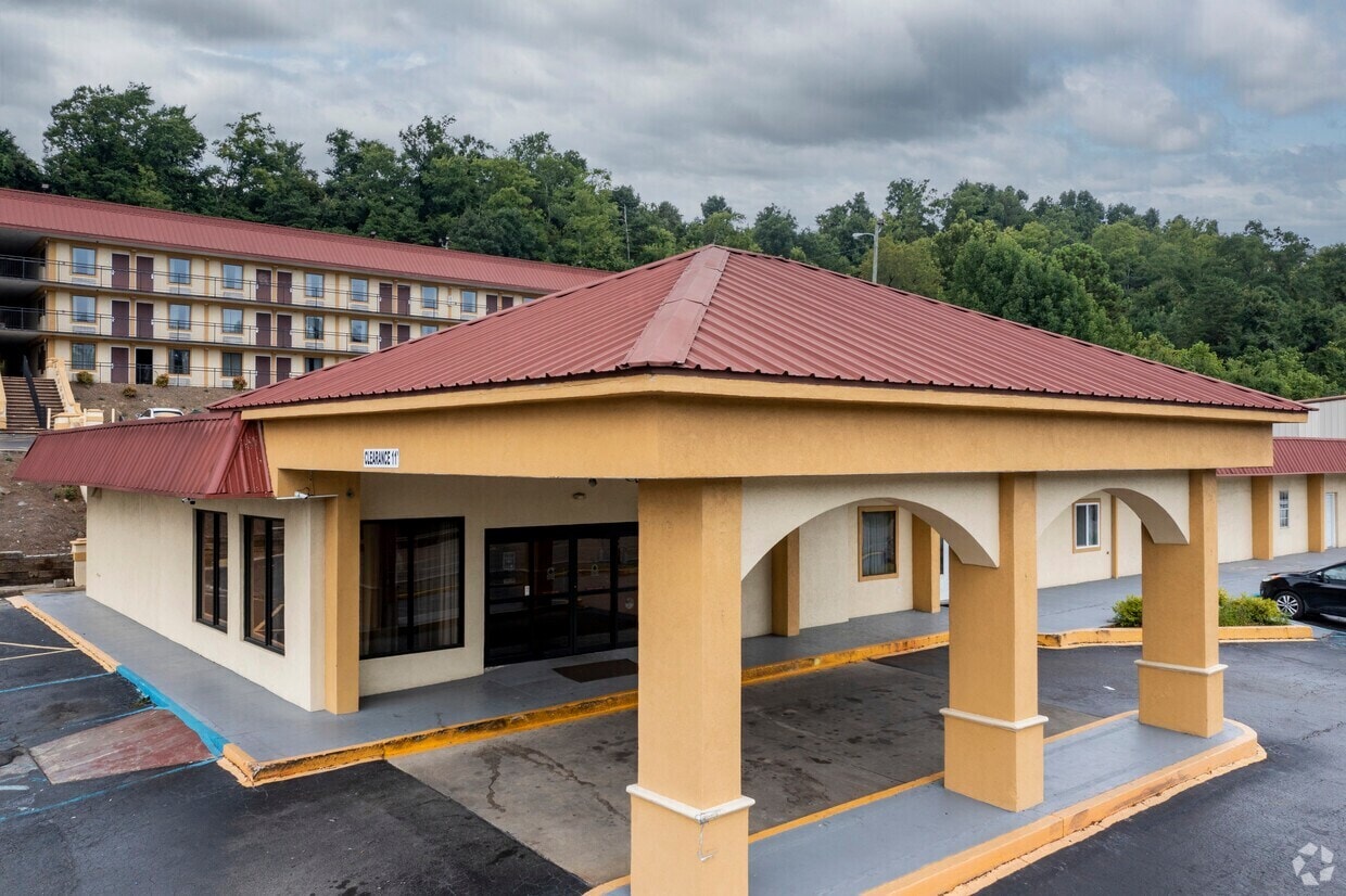 624 Decatur Hwy, Fultondale, AL for lease Primary Photo- Image 1 of 2