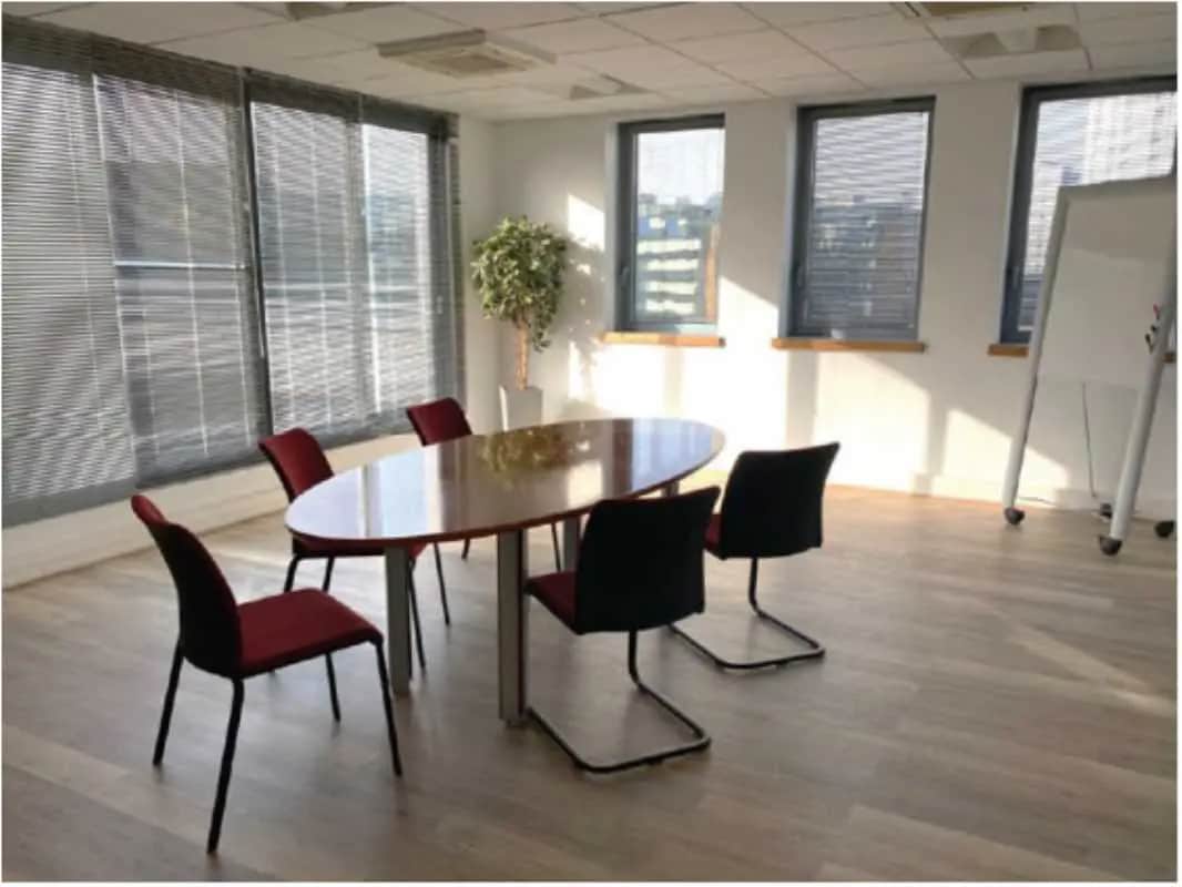 Office in Nanterre for lease Interior Photo- Image 1 of 3