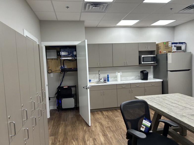 20 Cypress Point Pky, Palm Coast, FL for sale - Building Photo - Image 3 of 7