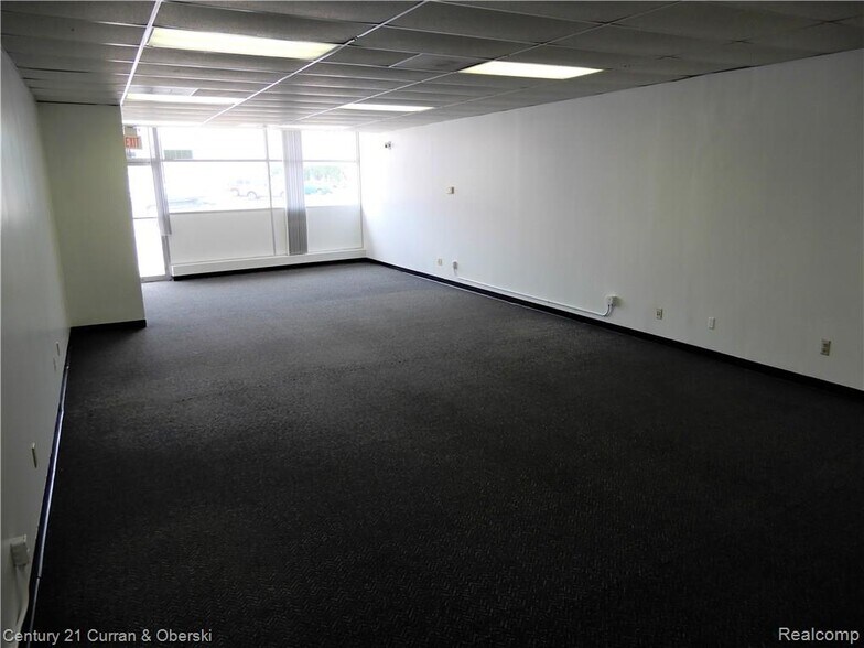 12142-12154 Dix Toledo Rd, Southgate, MI à louer - Photo du bâtiment - Image 3 de 6