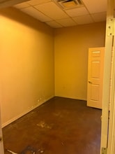 4902 E Warner Rd, Phoenix, AZ for lease Interior Photo- Image 2 of 4