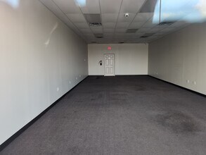 400 Tiney Browning Blvd, Port Lavaca, TX for lease Interior Photo- Image 2 of 6
