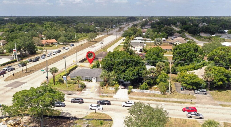 1490 Emerson Dr Ne, Palm Bay, FL à vendre - Photo du bâtiment - Image 2 de 8