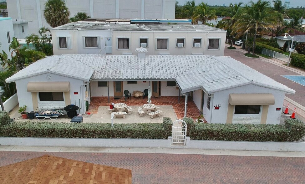 2212 N Surf Rd, Hollywood, FL à vendre - Photo du bâtiment - Image 2 de 23