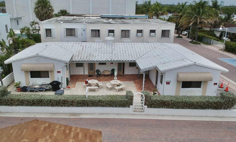 2212 N Surf Rd, Hollywood, FL à vendre - Photo du bâtiment - Image 2 de 23
