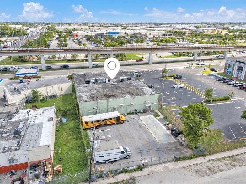 3221 NW 79th St, Miami, FL à vendre - Photo du bâtiment - Image 2 de 5