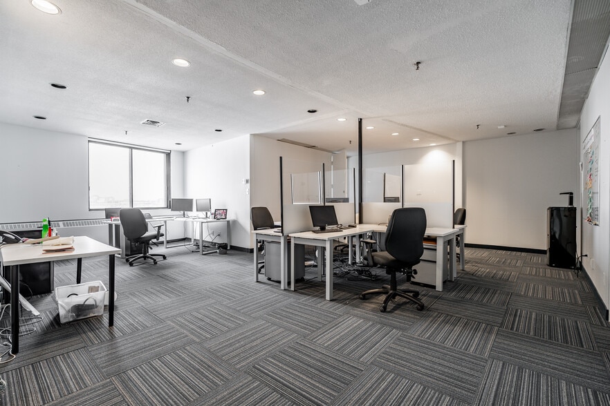 9292 Rue Meilleur, Montréal, QC for lease - Interior Photo - Image 3 of 19