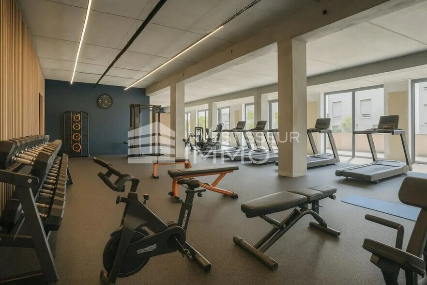 Bureau dans Avon à louer - Photo du bâtiment - Image 1 de 15