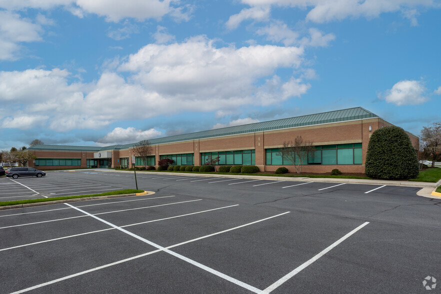 4090 Lafayette Center Dr, Chantilly, VA for lease - Building Photo - Image 1 of 6