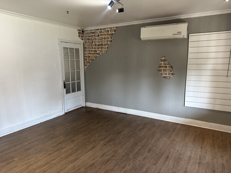 40 Boul Grand, L'Île-Perrot, QC for lease - Interior Photo - Image 2 of 8