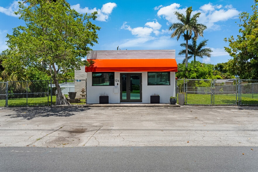 126 NE 1st Ave, Dania Beach, FL for sale - Building Photo - Image 2 of 27