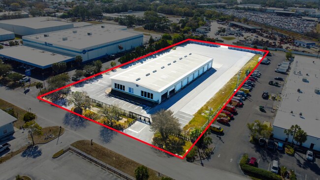 Plus de détails pour 8810 Enterprise Blvd, Largo, FL - Industriel à louer