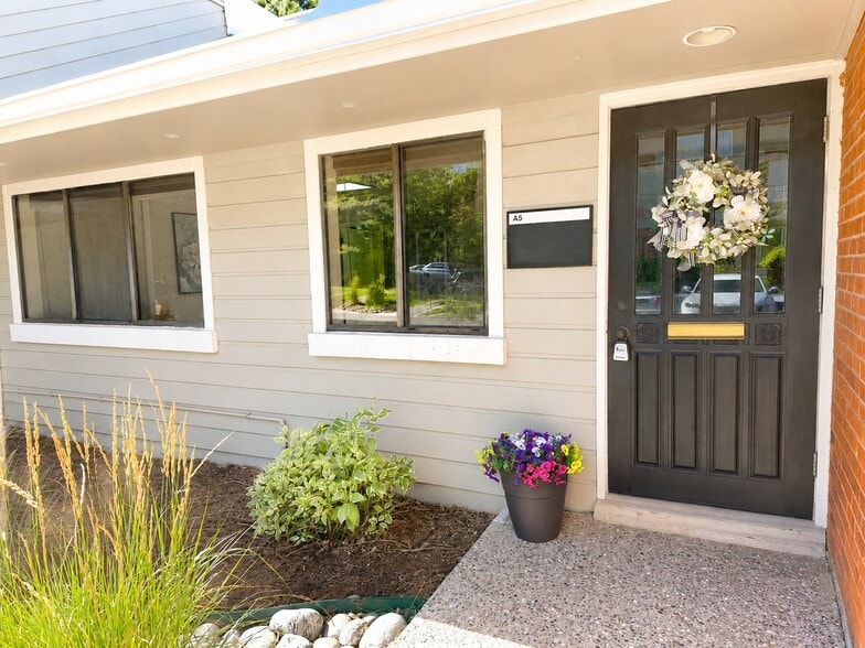 8751 E Hampden Ave, Denver, CO à vendre - Photo du bâtiment - Image 2 de 25