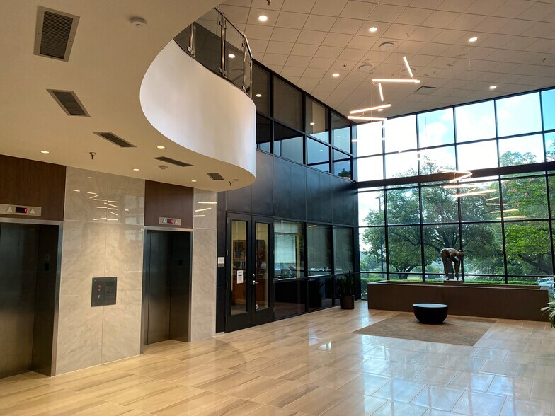 9430 Research Blvd, Austin, TX à louer - Hall d’entrée - Image 3 de 7