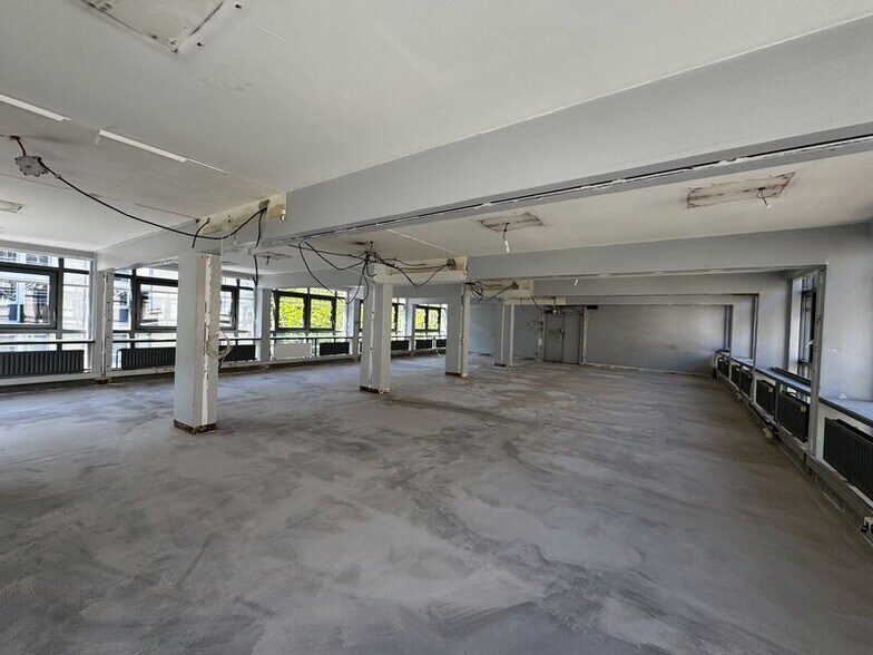 152 Rue De Picpus, Paris for lease - Interior Photo - Image 1 of 12