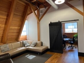 25 Newton Pl, Hauppauge, NY à louer Photo intérieure- Image 2 de 6