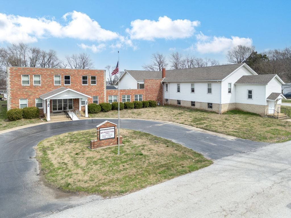 8861 Botanical Ave, Caseyville, IL for sale Primary Photo- Image 1 of 47