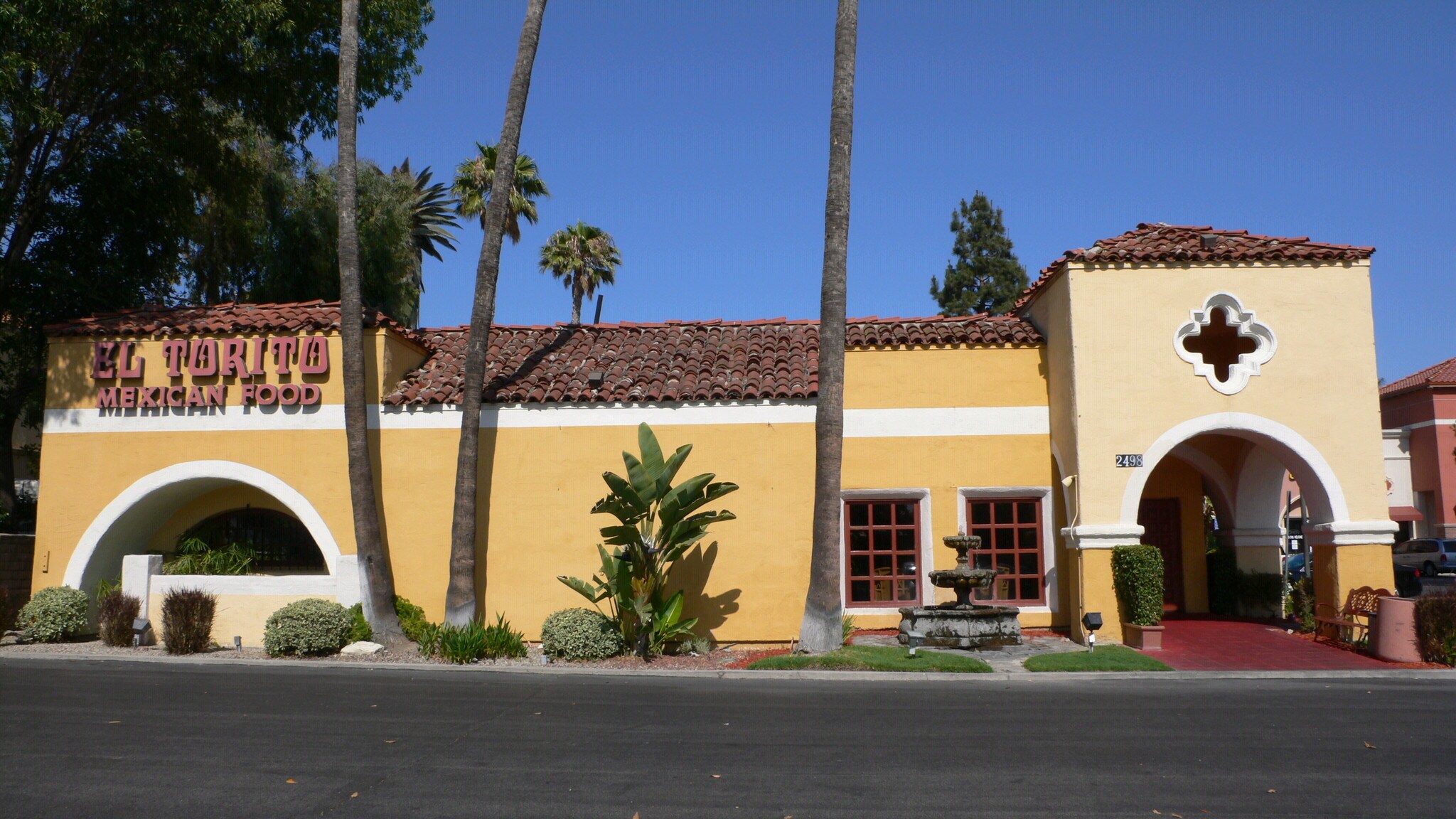 2498 Erringer Rd, Simi Valley, CA à louer Photo du bâtiment- Image 1 de 9