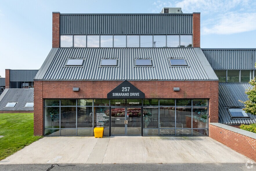 257 Simarano Dr, Marlborough, MA à louer - Photo du bâtiment - Image 3 de 11