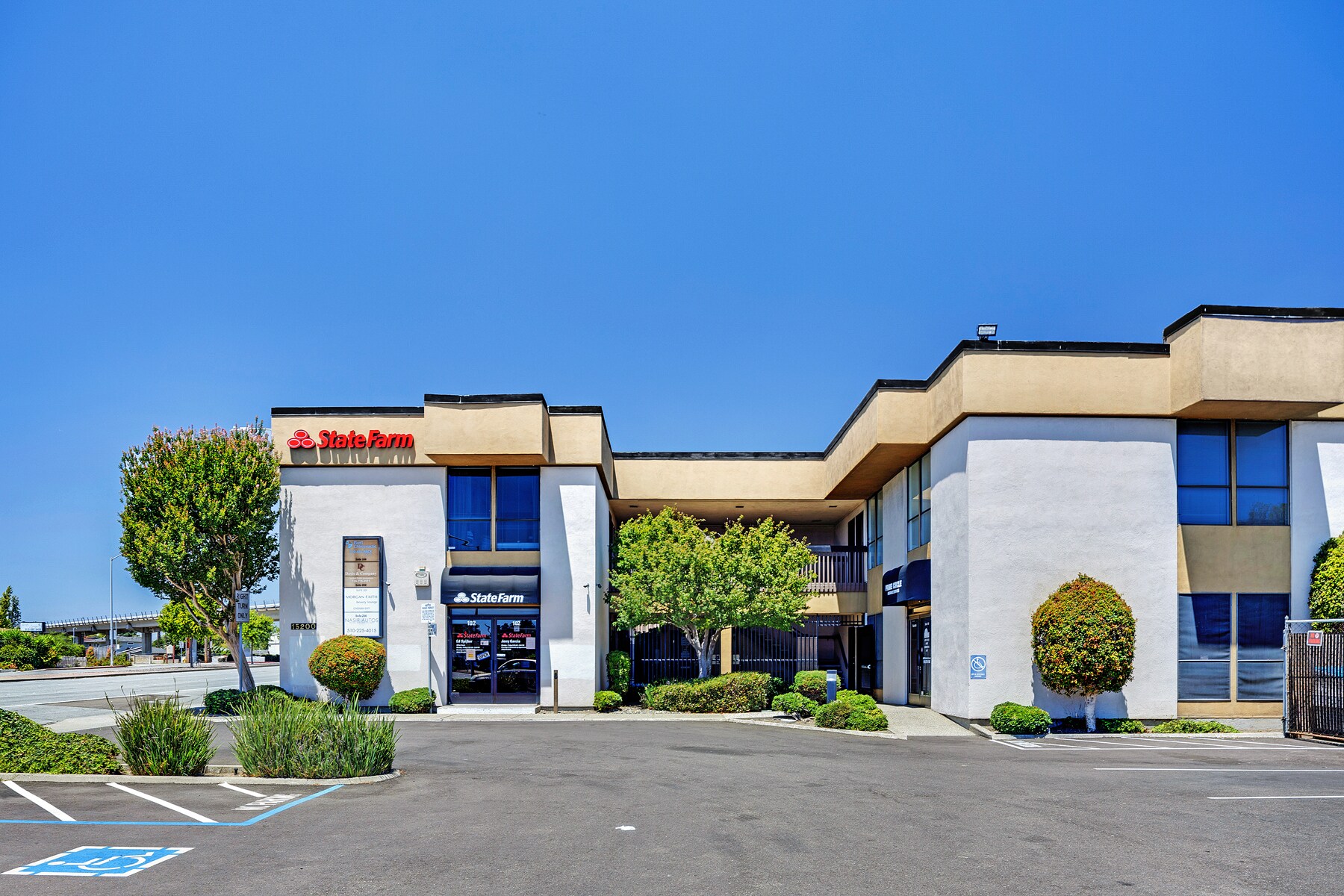 15200 Hesperian Blvd, San Leandro, CA à vendre Photo du bâtiment- Image 1 de 7