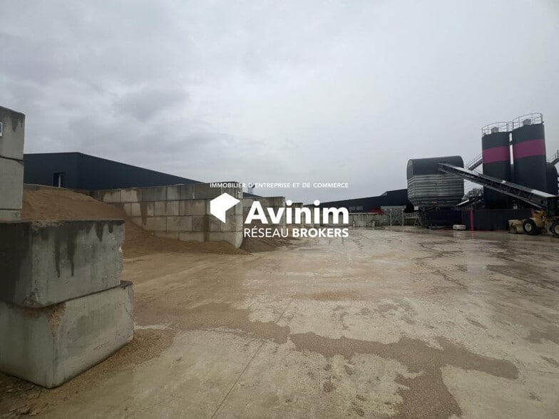 Industrial in Saint-Germain-lès-Arpajon for lease - Building Photo - Image 2 of 8